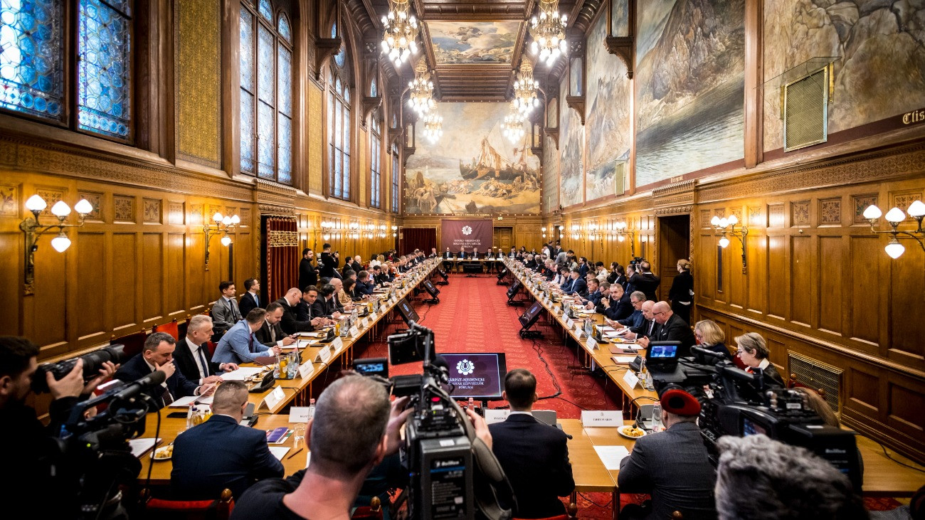 Orbán Viktor figyelmeztetett: ne az eddig megismert világ logikája szerint gondolkodjunk