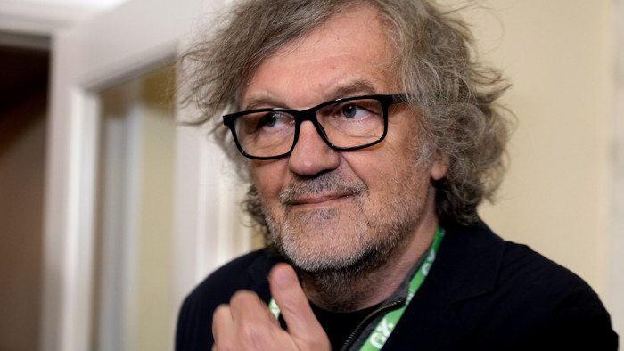 Emir Kusturica drukkol Orbán Viktornak