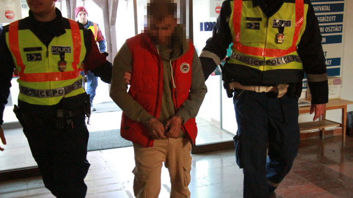 Hatalmas razzia, helikopter és rendőrroham: elkaptak 18 magyar bűnözőt – videó