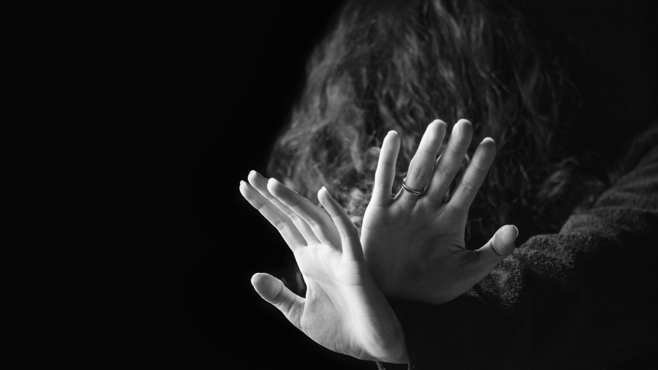 Szomszédok egymás között: kellemes italozásnak indult, szexuális erőszak lett a vége