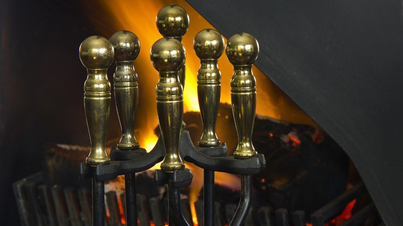 Piszkavassal verte agyon élettársa anyját