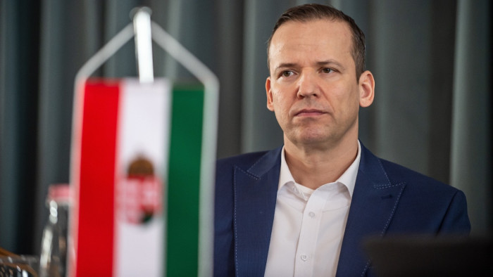 A Mi Hazánk költségvetési csalás gyanúja miatt feljelentést tesz Magyar Péter ellen