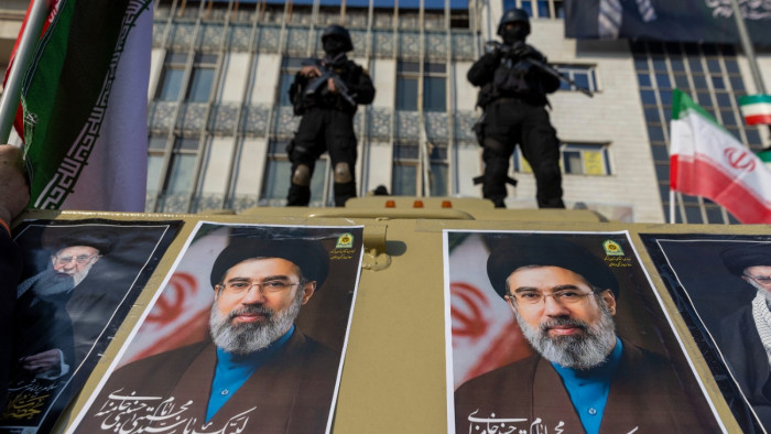 Elképesztő szerencséjének köszönheti az új iráni vezető, hogy túlélte a rakétacsapást