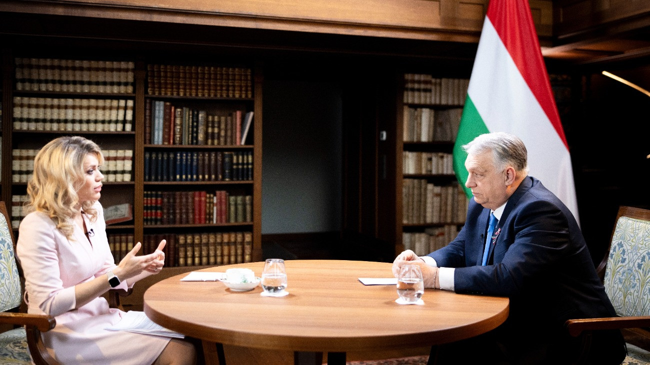 A Miniszterelnöki Kommunikációs Fõosztály által 2026. március 18-án közreadott képen Orbán Viktor miniszterelnök nyilatkozik Miriam Cates mûsorvezetõnek a GB News brit kereskedelmi hírtelevízióban a Karmelita kolostorban 2026. március 16-án.