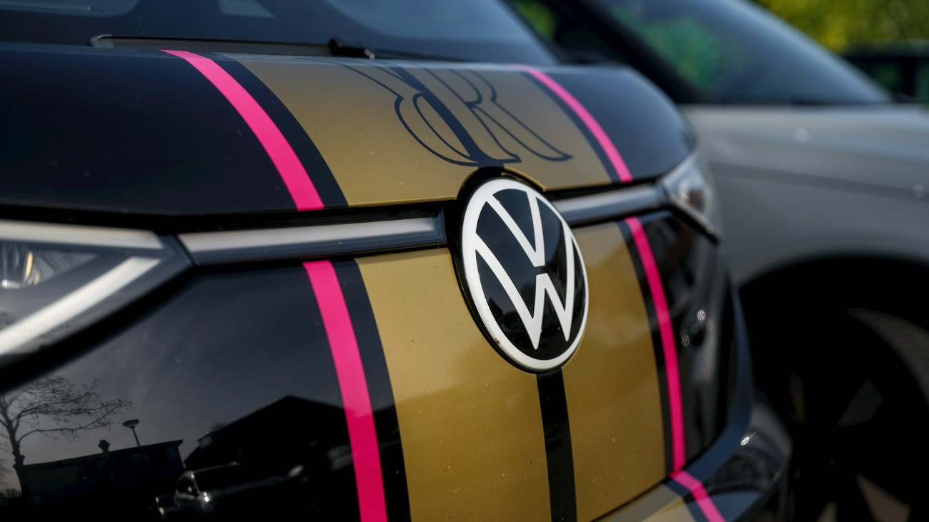 Százezrével hívja vissza elektromos autóit a Volkswagen