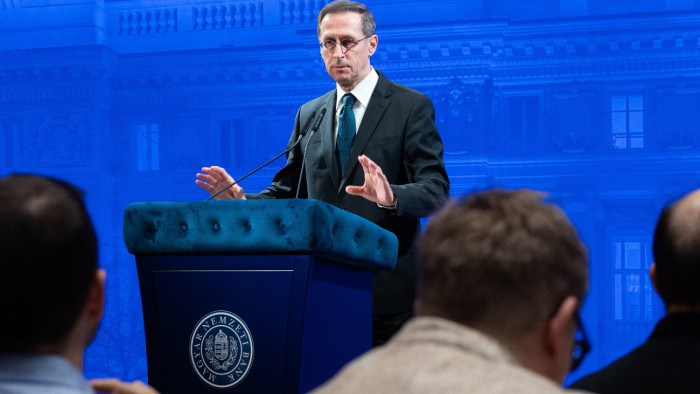 Varga Mihály: a jegybank huszonhárom műtárgyat helyezett letétbe Karcagon