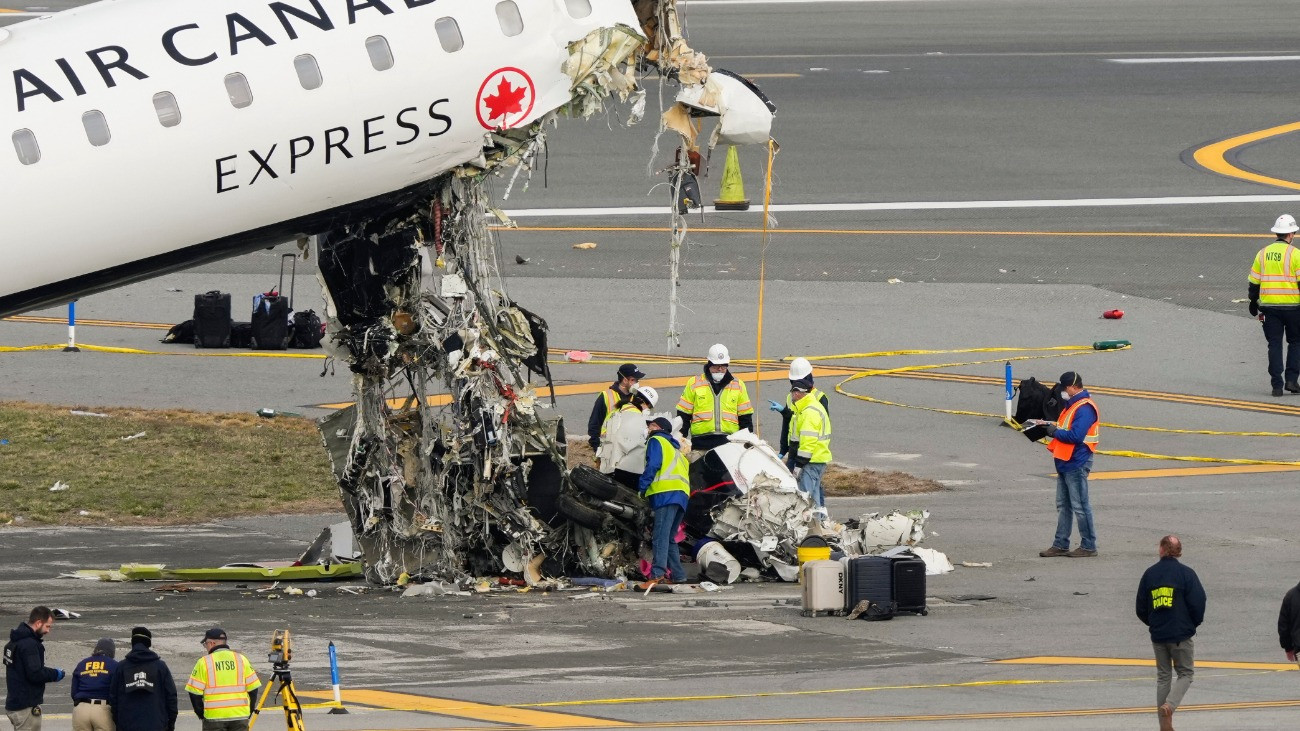 Megrázó fotók: a kanadai repülőgép vizsgálata a baleset után