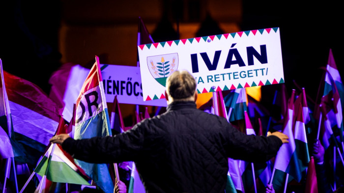 Dulakodás Orbán Viktor beszéde alatt Győrben, forrósodik a kampány