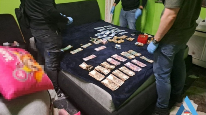 Kristályt terítő dílerekre csaptak le a rendőrök