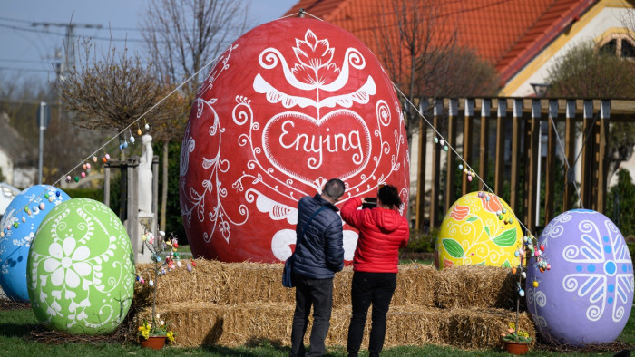 Óriástojást hozott a nyuszi Enyingen