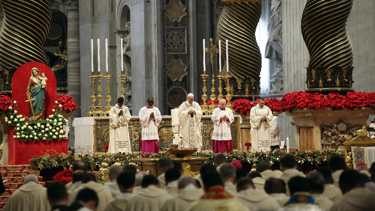 Holland virágözön borítja el a Szent Péter teret Rómában húsvétvasárnap