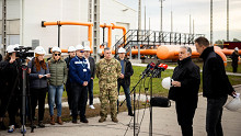 Európa bajban van, de a magyarokat védi Orbán Viktor kedvenc vezetéke