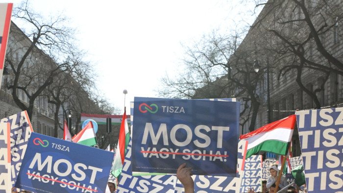 Sajtóhír: egyre több DK-s és kutyapártos kap tiszás fenyegetést