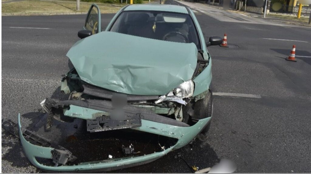 Azt hitte, neki van zöld, bemozdult, a gyereke is a kocsiban ült