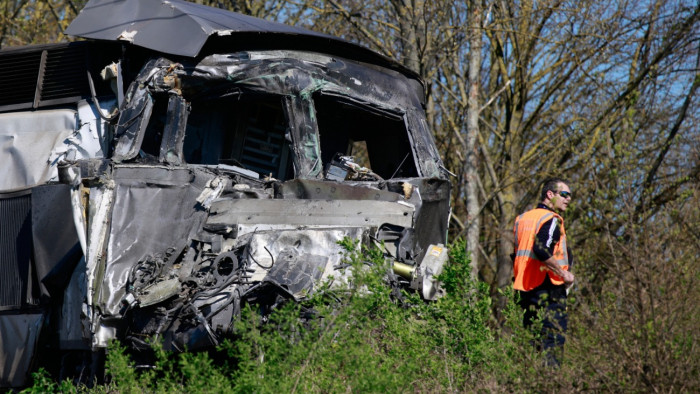 Teherautóba rohant egy szupervonat Franciaországban