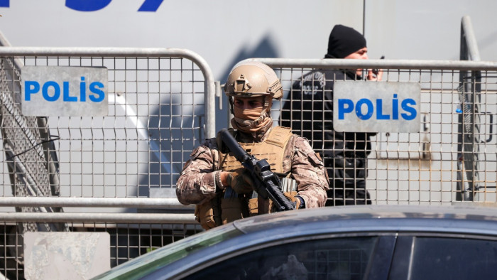 Halálos lövöldözés volt az izraeli főkonzulátusnál Isztambulban – videó (+18)