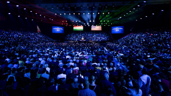 Teltház fogadta J.D. Vance amerikai alelnököt – helyszíni beszámoló