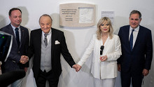 Korda Györgyöt és Balázs Klárit ábrázoló domborművet avattak a ferihegyi repülőtéren
