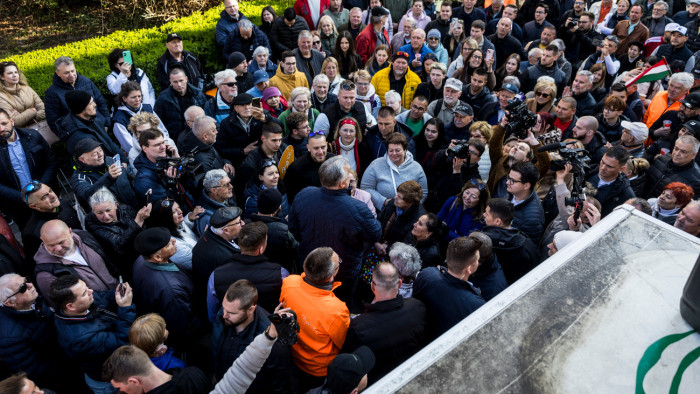 Rengetegen fogadták Vácon a miniszterelnököt