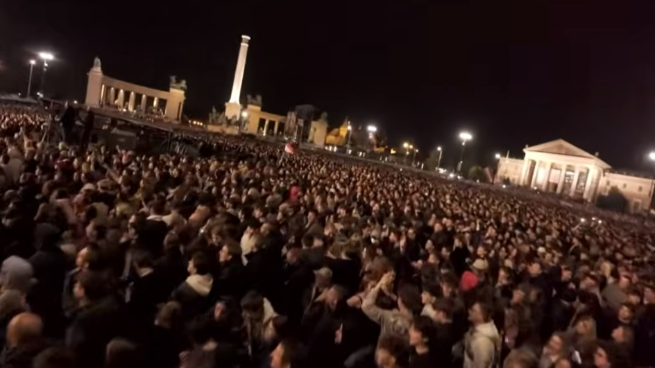 Botrányos jelenetek után feljelentés lett a vége a „Rendszerbontó Nagykoncertnek”