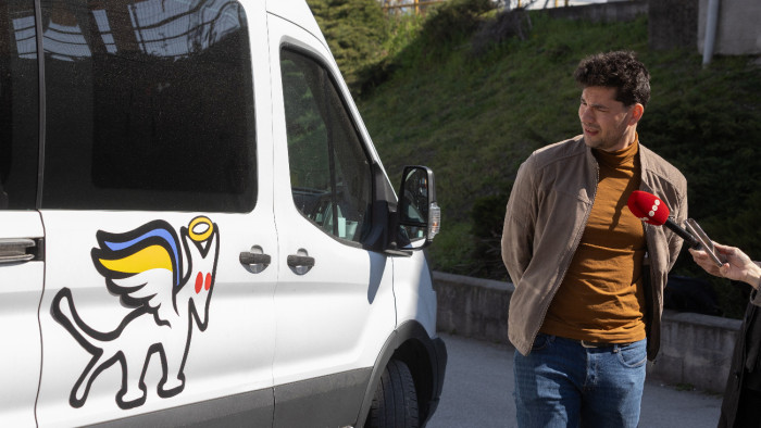 A Kétfarkú Kutya Párt zárta először a választási kampányát