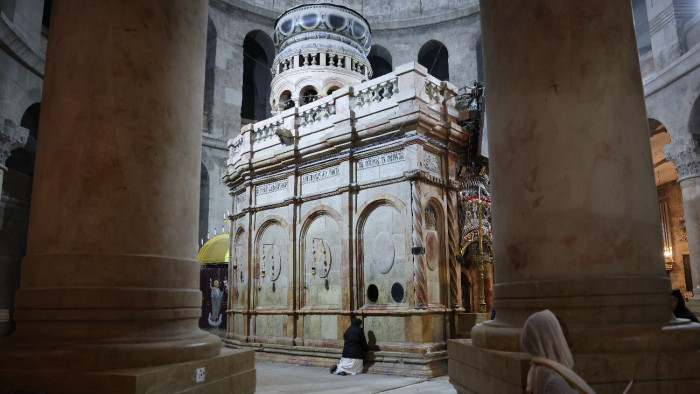 Ukrajnában leállt a harc, Irán és Amerika tárgyal, békefény Rómában: egy pillanatra most a békében reménykedik a világ