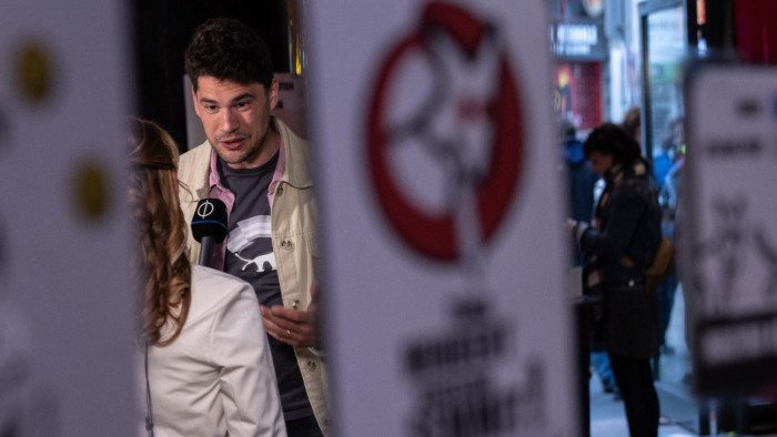 A Kutyapárt listavezetője szerint ha nem jutnak be a parlamentbe, hátrébb kell lépnie