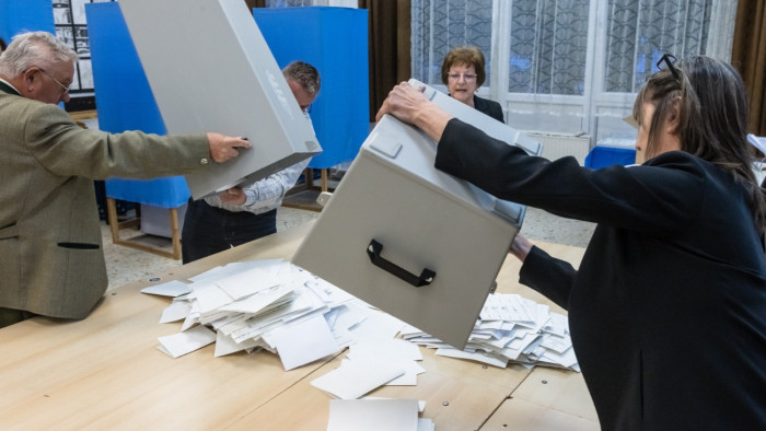 381 ezer szavazat vár még megszámlálásra