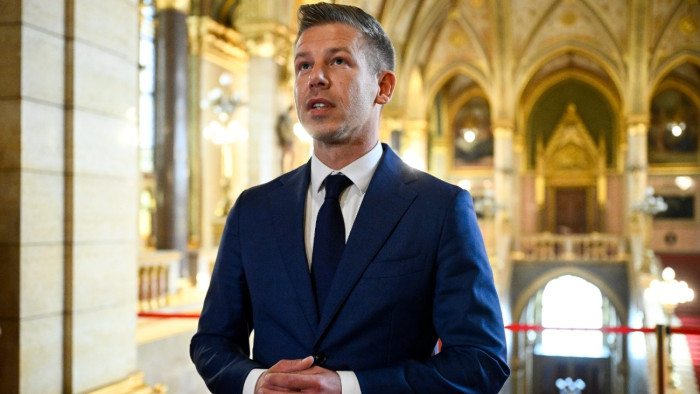 Magyar Péter Moszkvába küldte a Mol vezérét