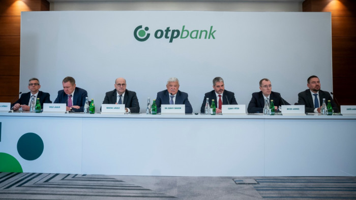 Száguld a hitelezés, Bencsik László OTP-vezérigazgató-helyettes a különadók fokozatos csökkenését reméli