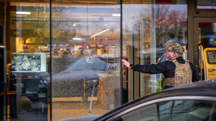 Vérengzés Kijevben – válogatás nélkül lövöldözött a túszejtő, hat halott