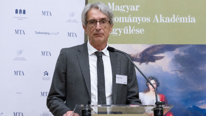 Pósfai Mihály az azbesztszennyezésről: a tudomány elmondta, amit lehet, most a kormány jön