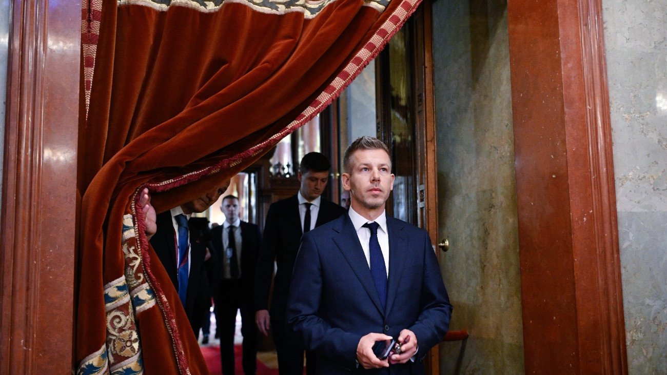 Esküt tesz Magyar Péter – parlamenti alakuló ülés percről percre