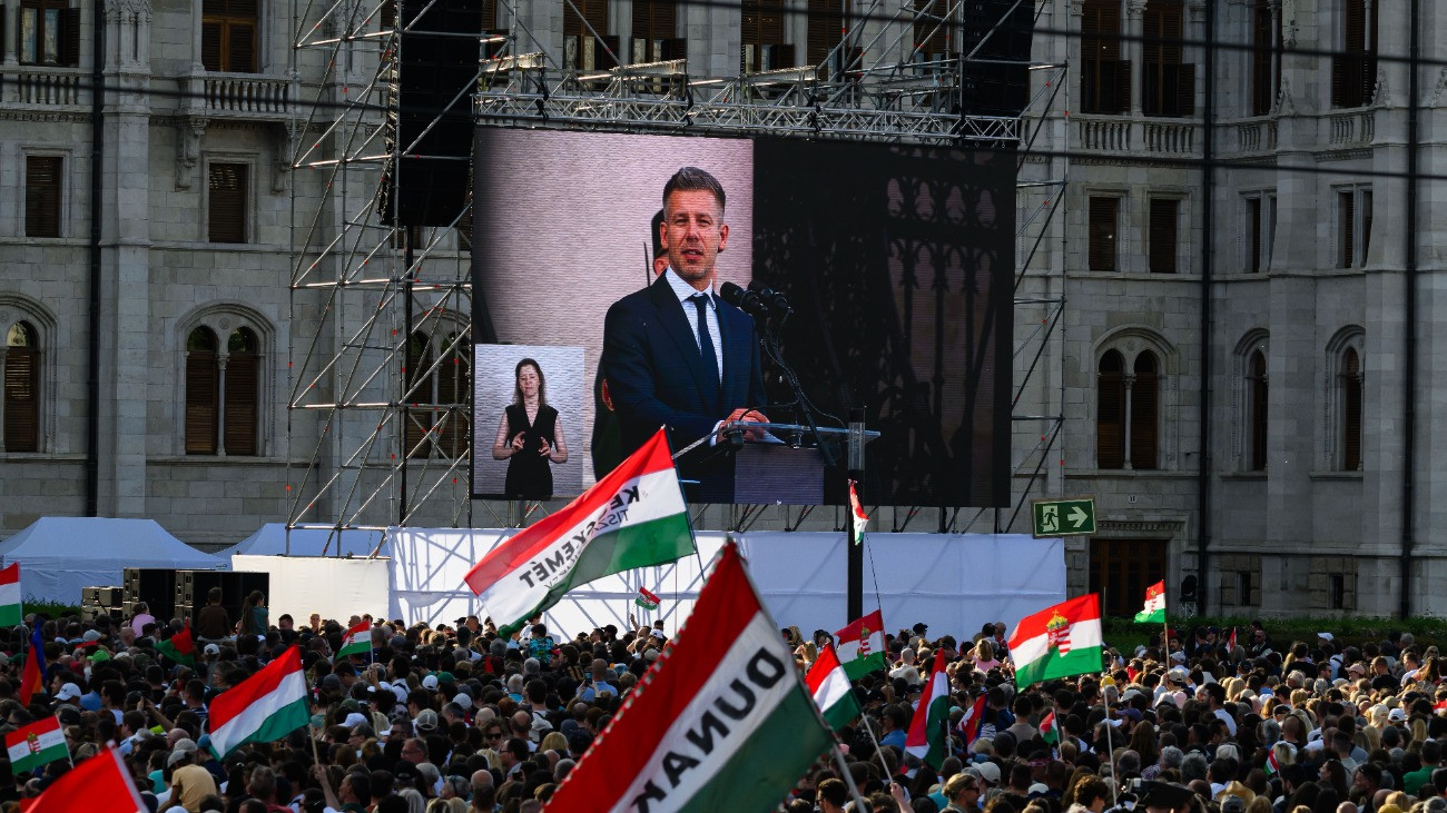 Magyar Péter családi fotóval üzent