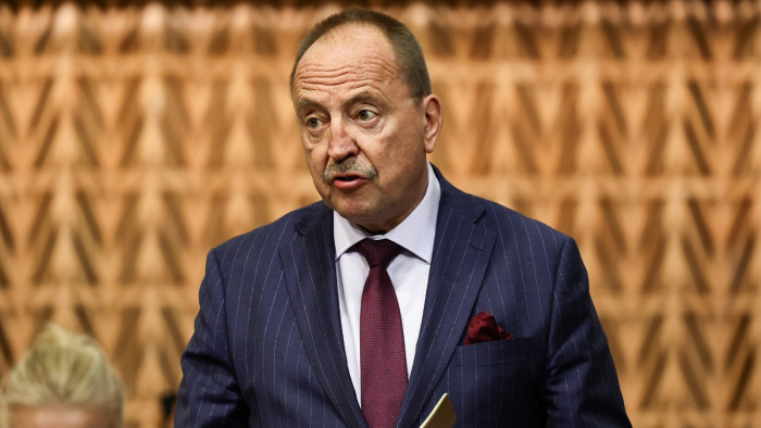 A parlament „legrégebbi” tagja szerint nem elkezdődött, hanem befejeződött a rendszerváltás
