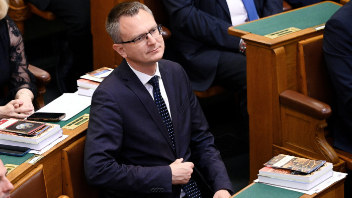 Rétvári Bence: meghiúsul egy országos tehetséggondozási rendszer kiépítése a Krausz-alapítvány forrásainak elvonásával