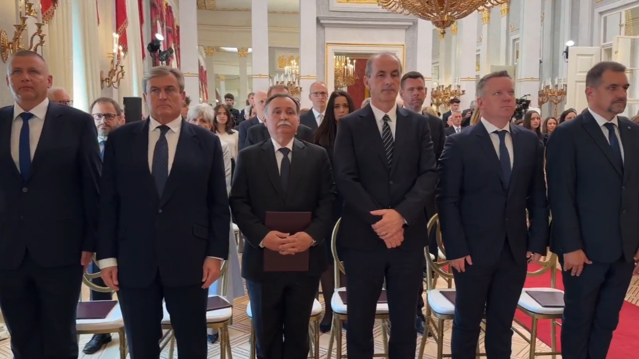 Megalakult a Tisza-kormány: Sulyok Tamás átadta a miniszterek kinevezését