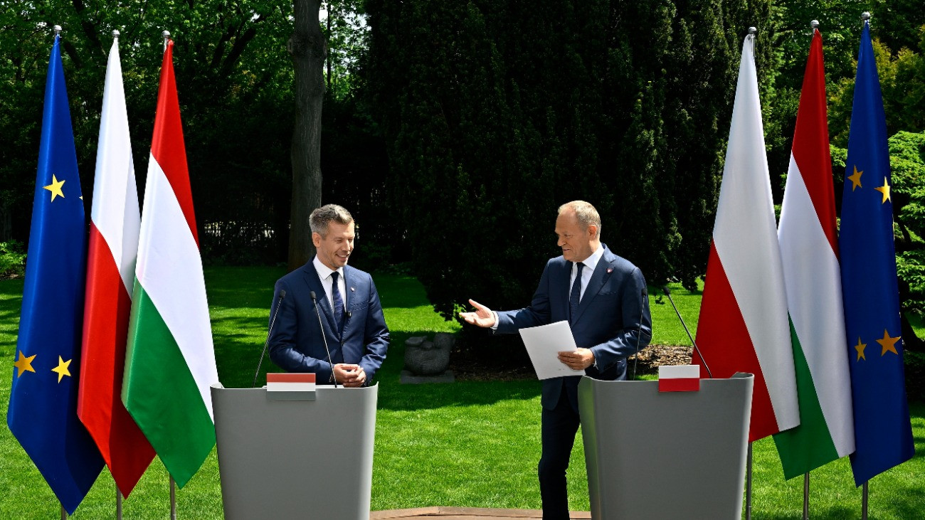 Donald Tusk az orosz energiafüggőségről is beszélt Magyar Péter lengyelországi tárgyalásán
