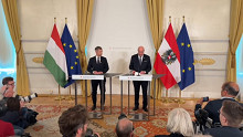 Azbesztügy, közös kormányülés – Magyar Péter Bécsben új kezdetről beszélt Ausztria és Magyarország között