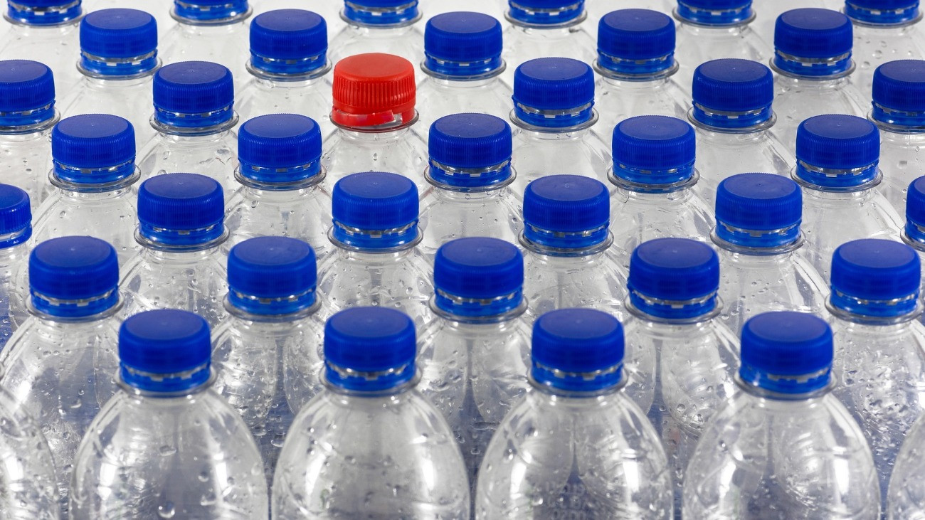 Palackvisszaváltással csaló bolti alkalmazott ellen emeltek vádat Kecskeméten