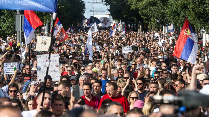Szerbiában nem hezitál a hatalom a tüntetőkkel szemben