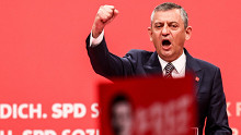 Rohamrendőrök támadták meg az ellenzéki párt székhelyét