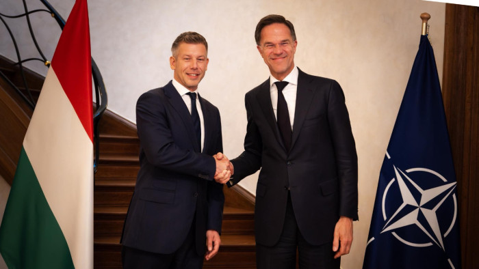 Magyar Péter a NATO-főtitkárnak: nem küldünk fegyvert Ukrajnába