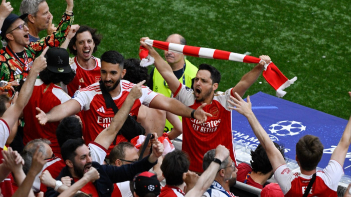 Gyakorlatilag állva tapsolják a BL-döntő rendezését az Arsenalnál, a PSG-nél és az UEFA-nál is