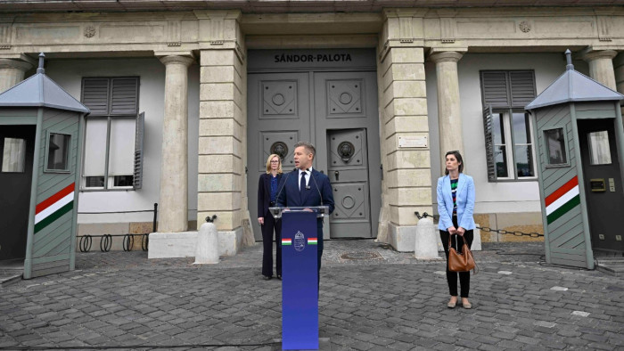 „Alaptörvény-módosítással mozdítjuk el Sulyok Tamást” – Magyar Péter a Várban