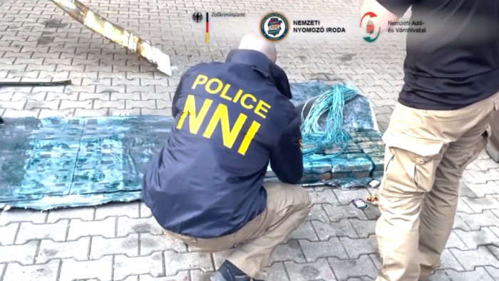 Videó a rekordról: fél tonna kokaint foglaltak le a magyar hatóságok
