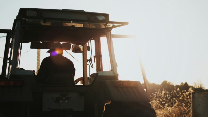 Bűzös bosszú a földjére parkolók ellen