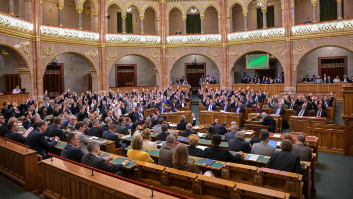 Kiderült, mekkora támogatásban részesülnek a pártok