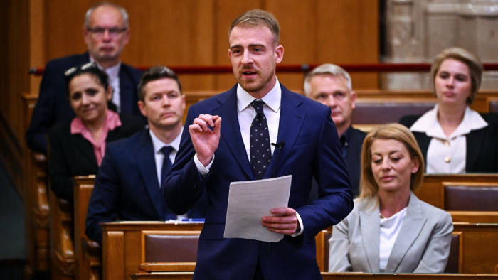 Kemény szavak röpködtek a politikai reklámokról a parlamentben