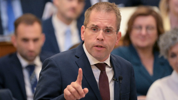 Rendkívüli ülést kezdeményezett a Miniszterelnökséget vezető miniszter